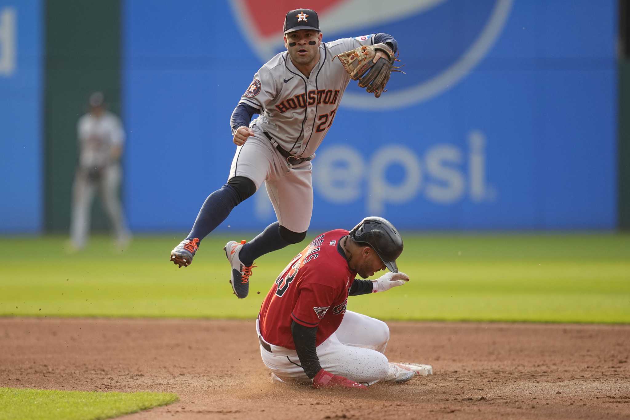 Houston Astros: José Abreu lauded for defense in Seattle opener