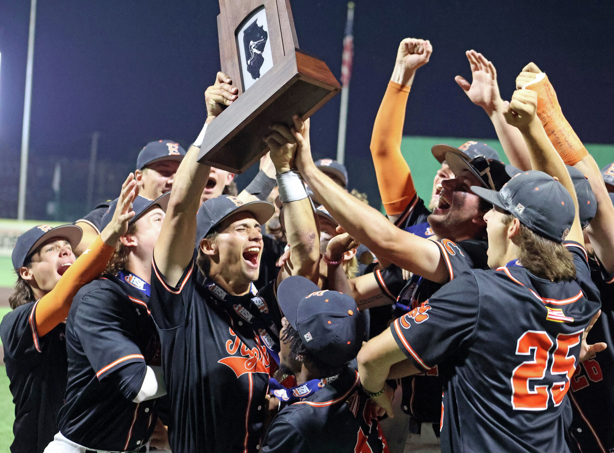 Edwardsville wins back-to-back state championships