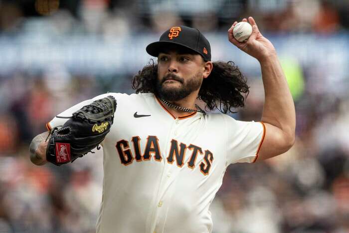 Pederson, Estrada homer, SS Crawford pitches as Giants rout Cubs 13-3