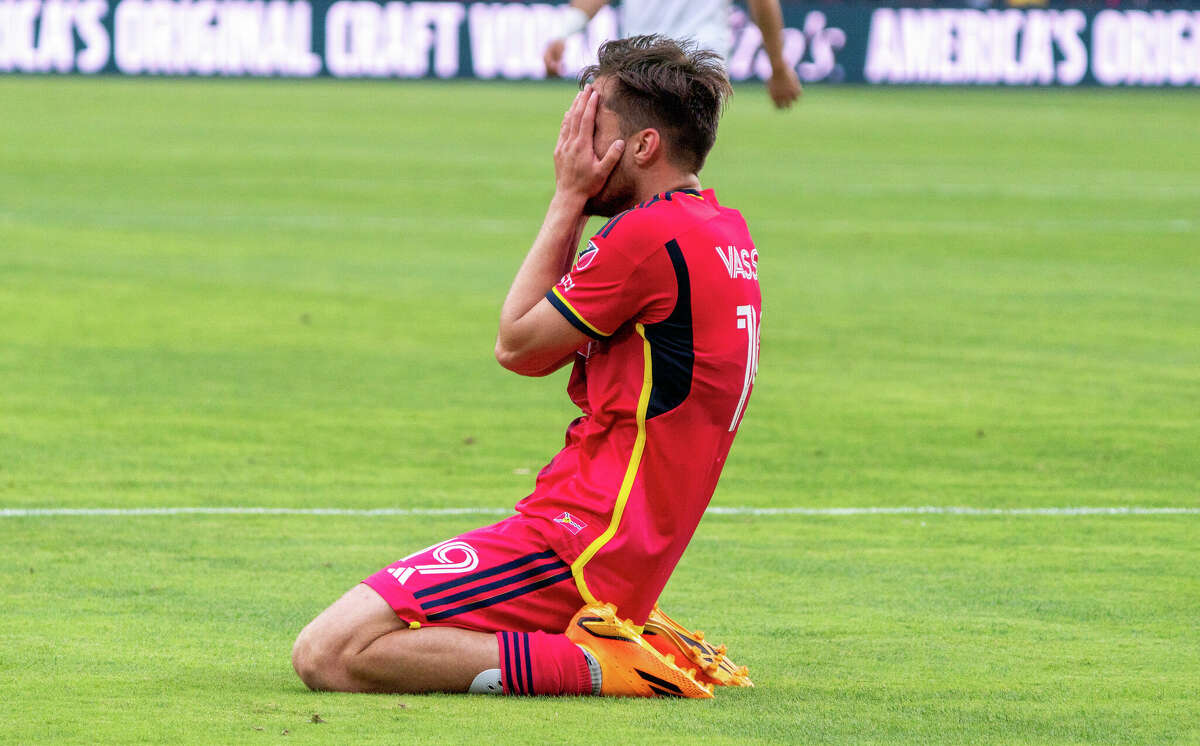 Nashville's Mukhtar scores three goals in 31 win over St. Louis City