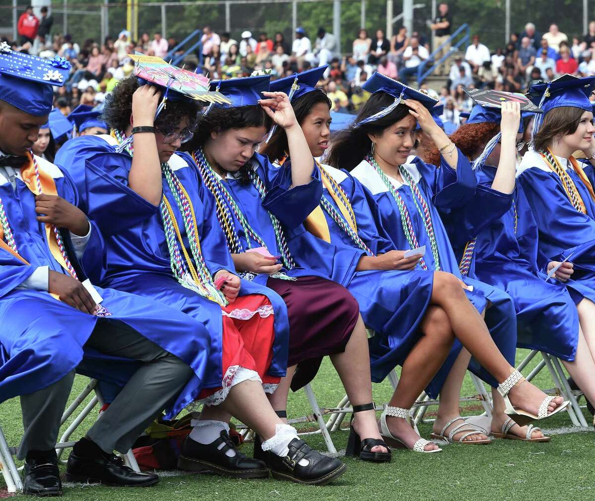 crowd-turns-out-to-celebrate-west-haven-high-graduates