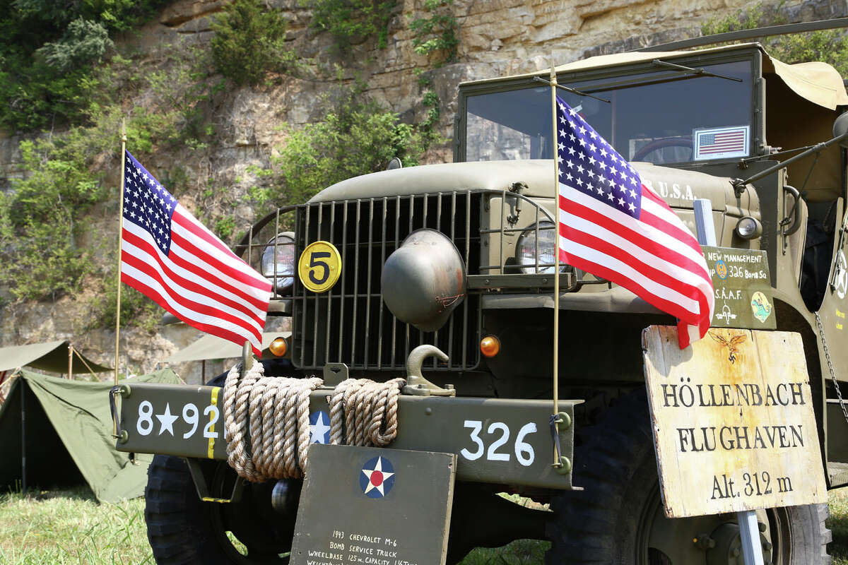 Re-enactors in Grafton take civilians back to D-Day