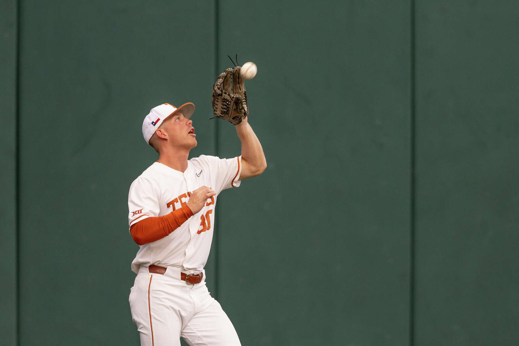 Watch Texas' Dylan Campbell hit walk-off to tie series against