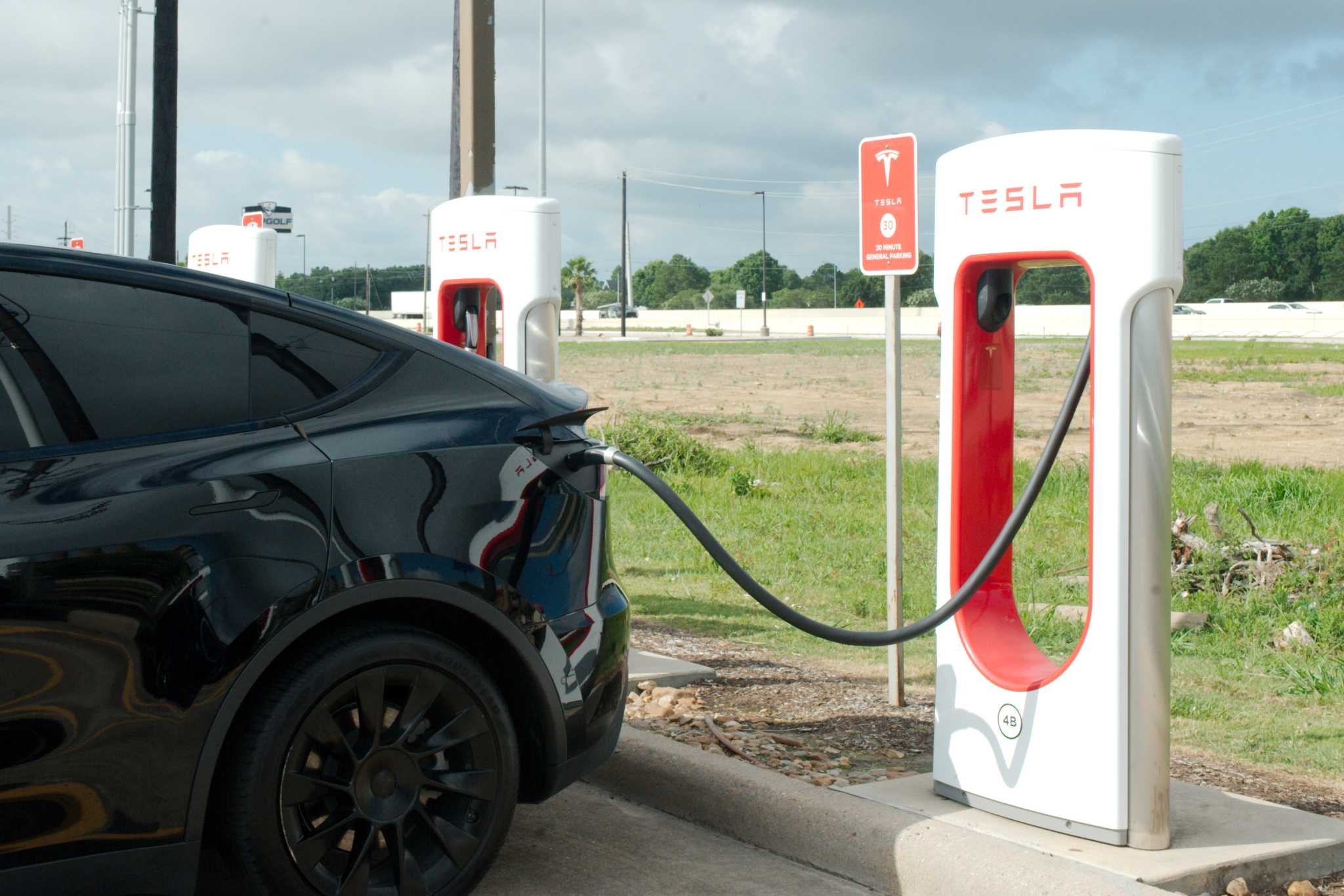 Texas electric vehicle fee kicks in Sept. 1. Here's what to know