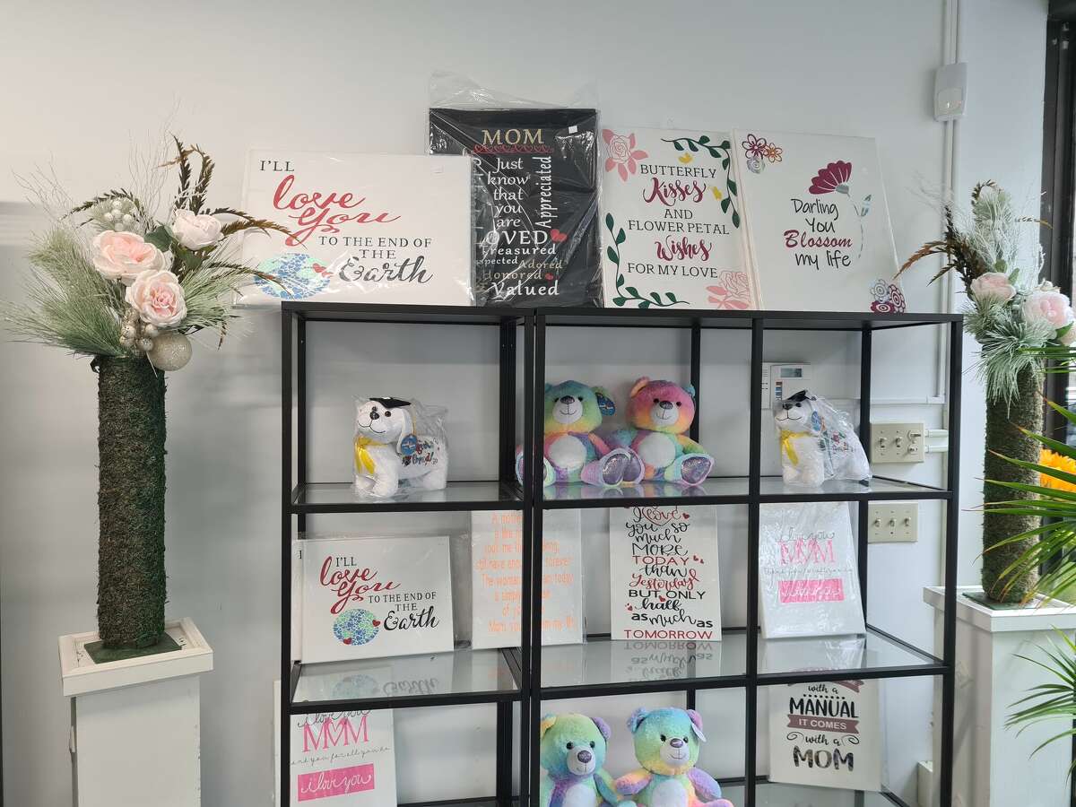 New Haven florist's dream blooms in downtown Chapel Street shop