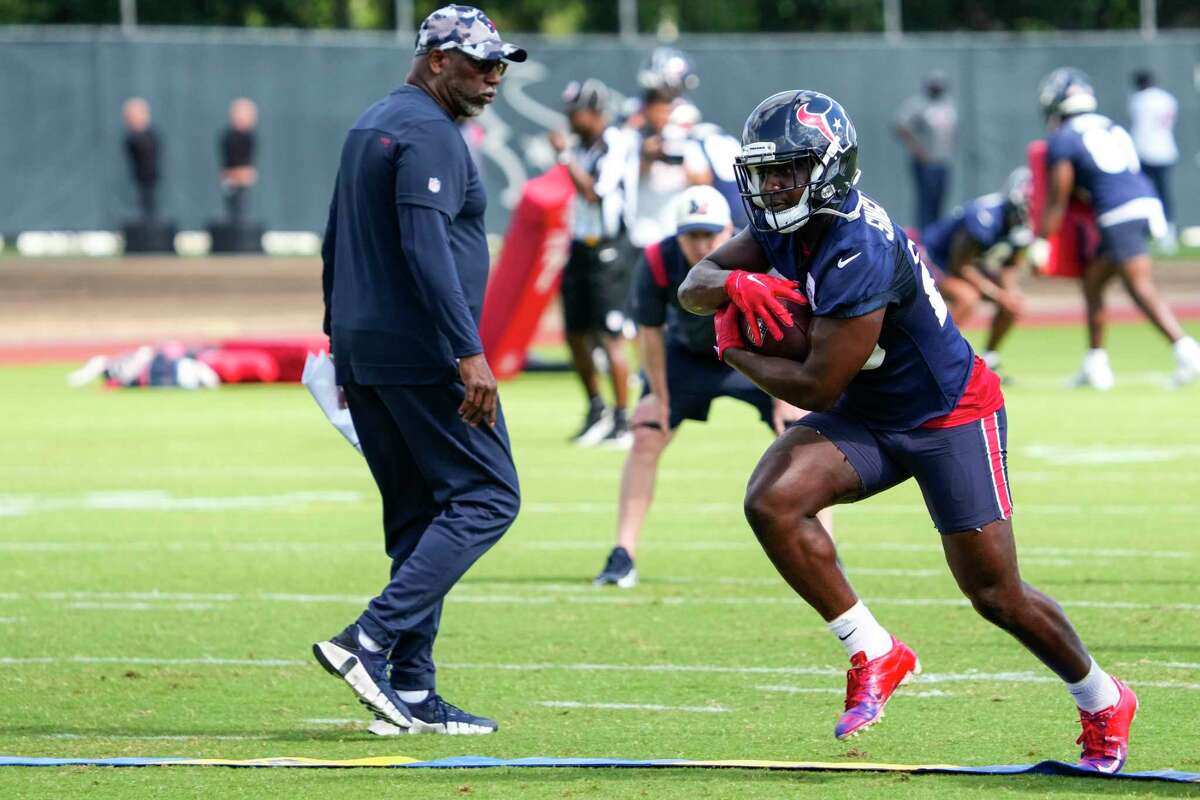 Texans' Devin Singletary: Dameon Pierce more than a 'bruiser'