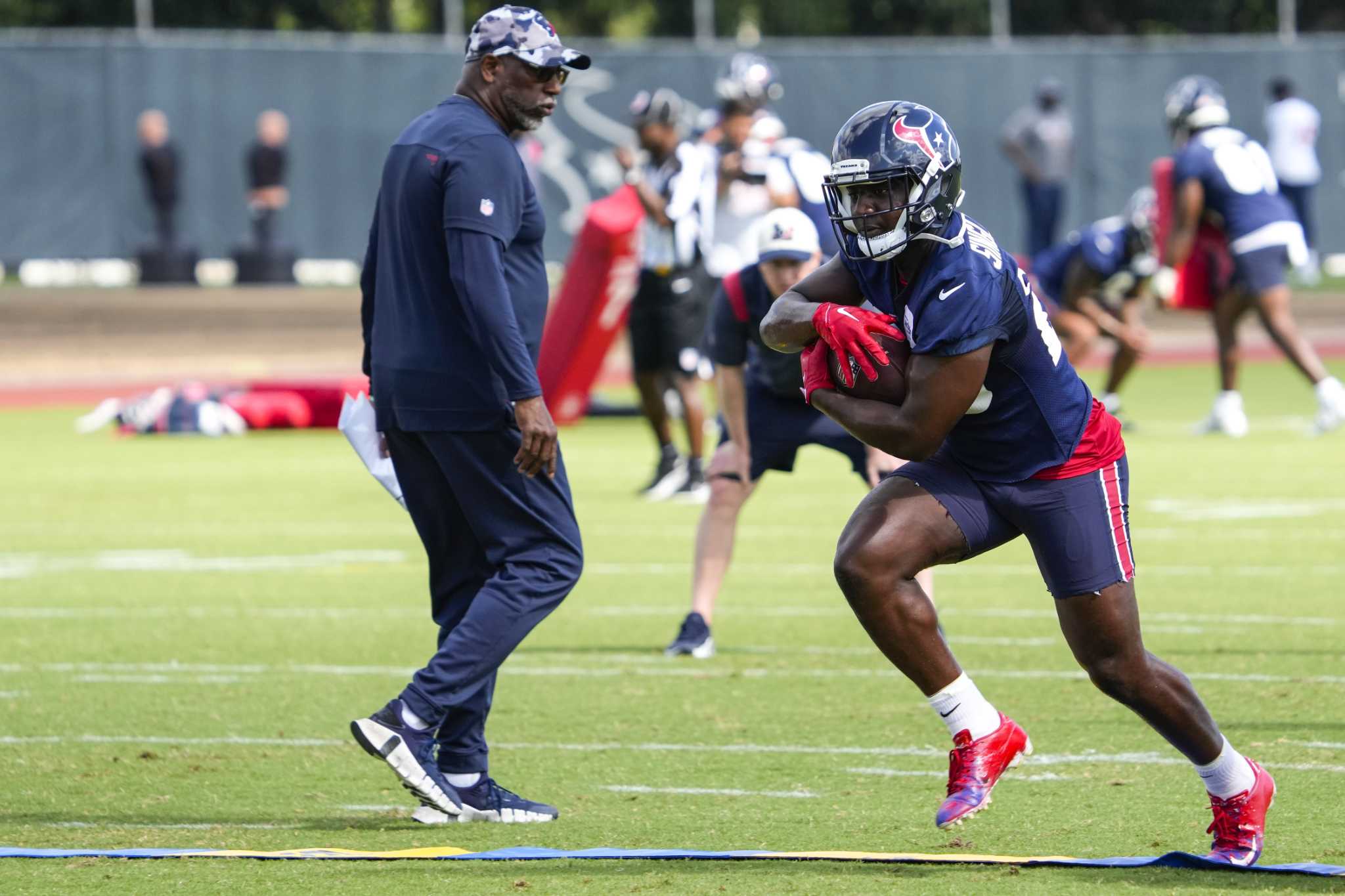 Buffalo Bills running back Devin Singletary (26) runs with the