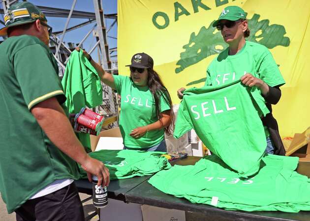 Fans' reverse boycott tells owner 'SELL' as A's extend win streak to 7