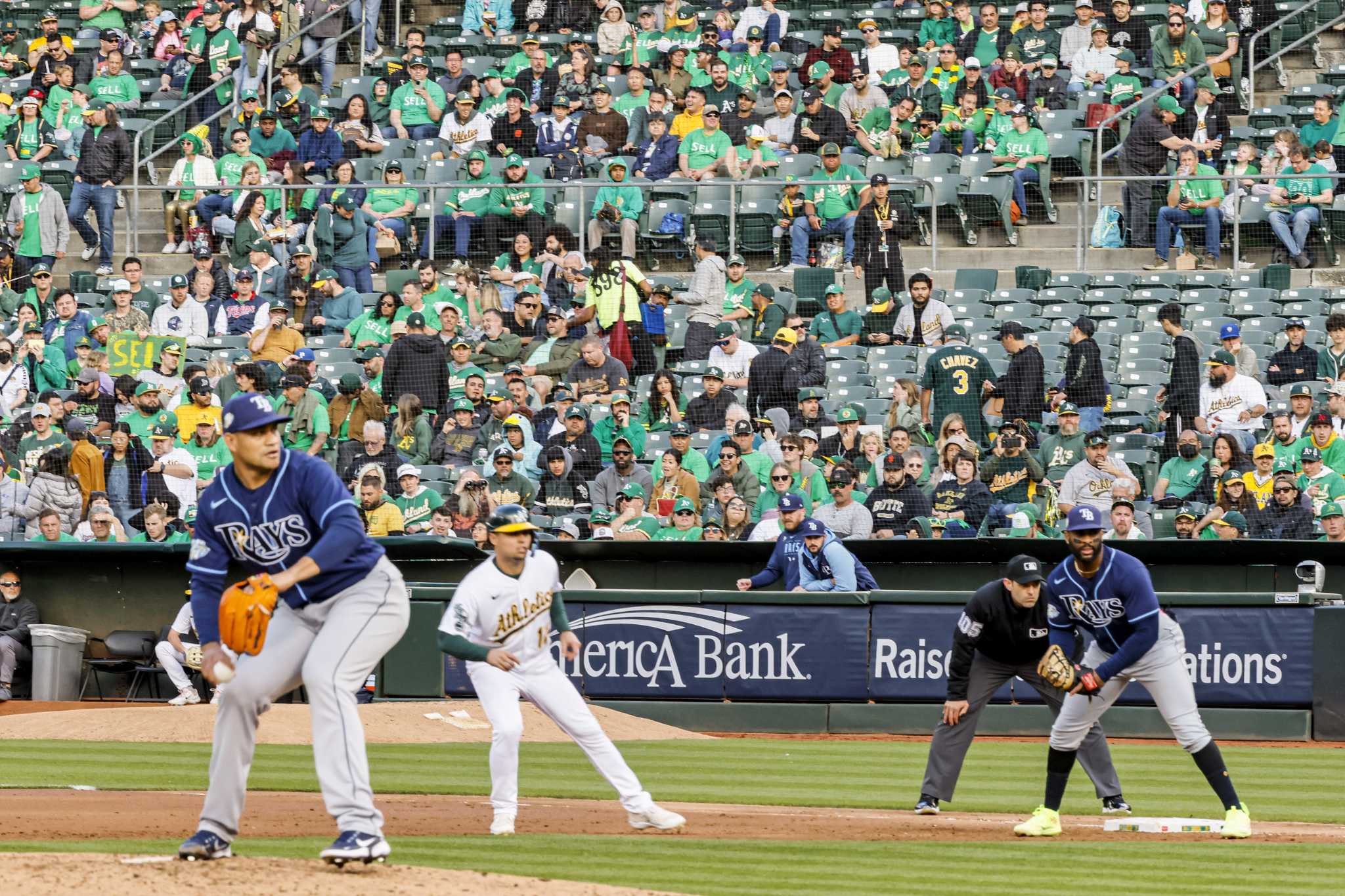 For one night, A's relish a big turnout at the Coliseum