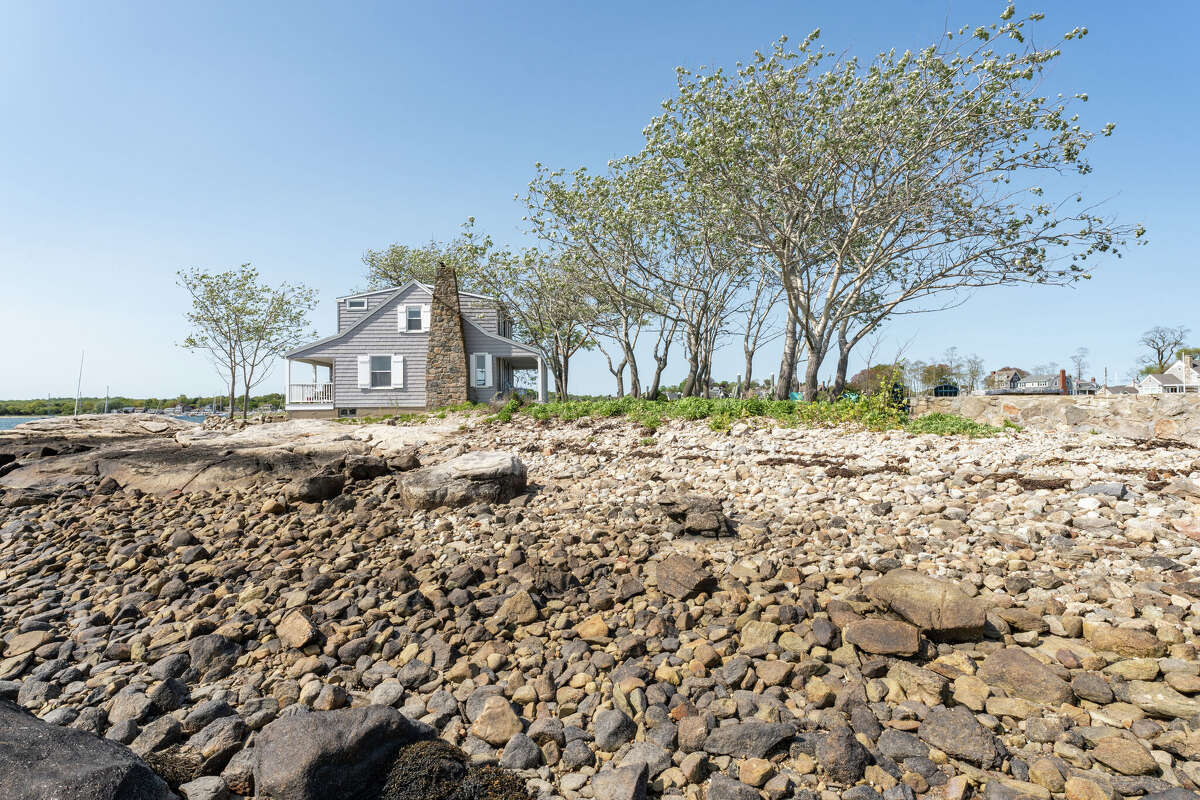 House on CT's Mouse Island listed for 900K under contract
