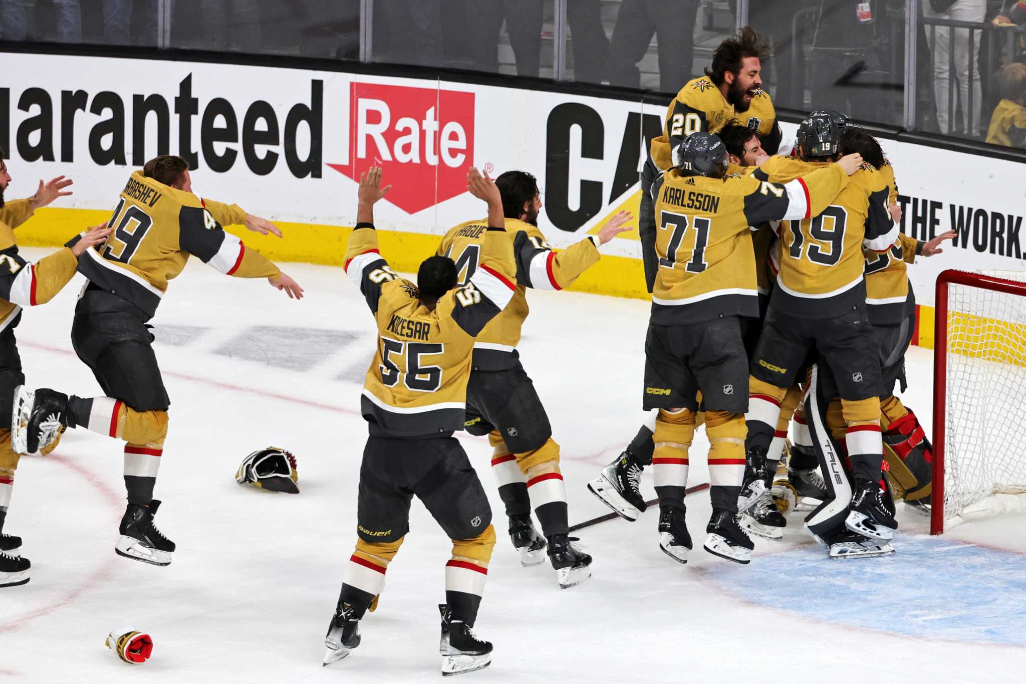 Golden Knights blast Panthers 9-3 in Game 5 to capture first