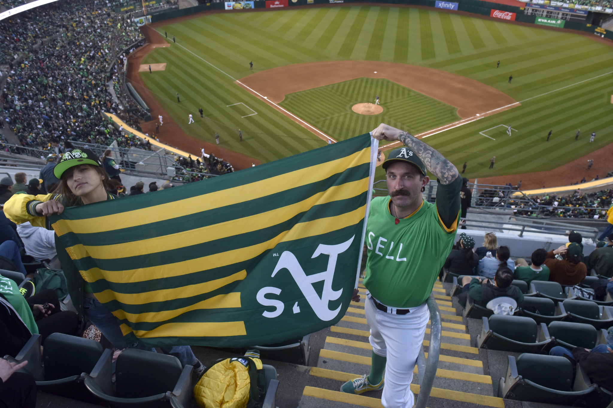 A's fan groups invade friendly Oracle Park in protest to keep team