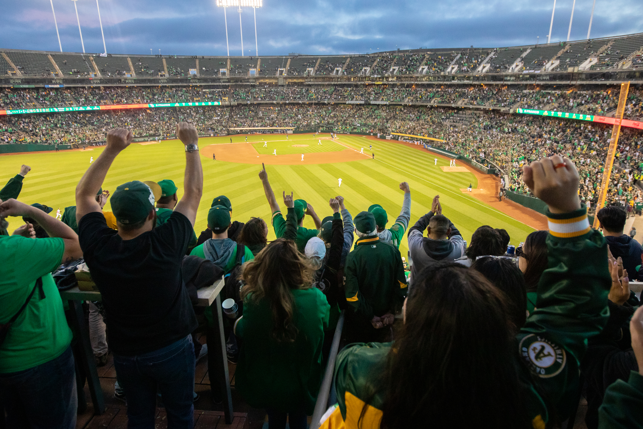 A's fan groups invade friendly Oracle Park in protest to keep team