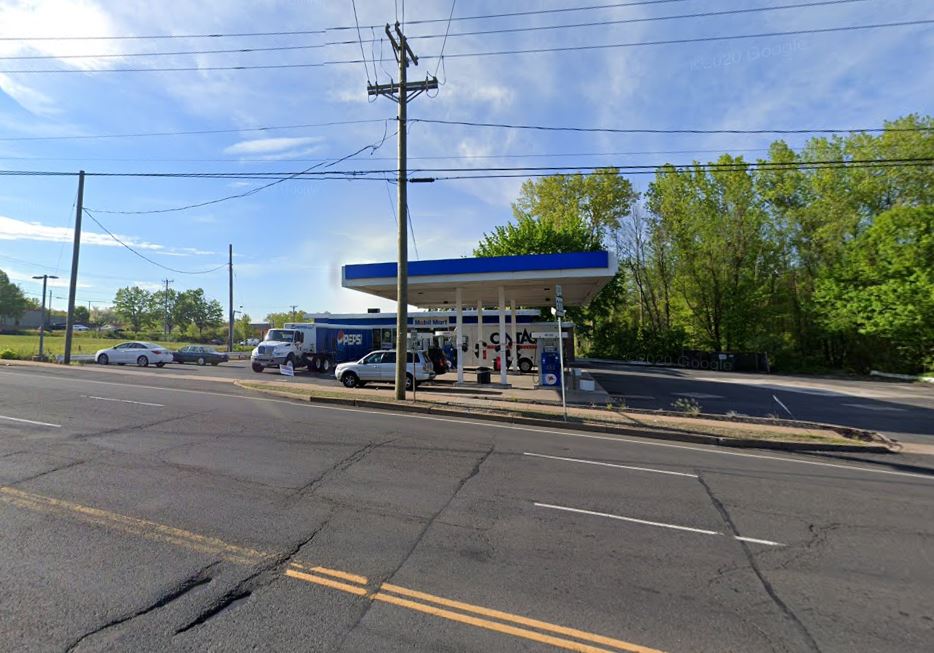 Police search for robber after Southington gas station holdup