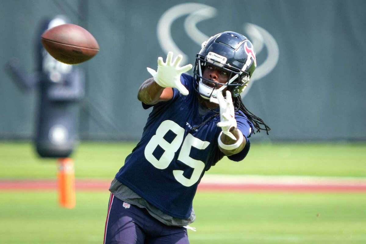 Texans rookie guard Kenyon Green makes impressive debut, knocking down  defenders