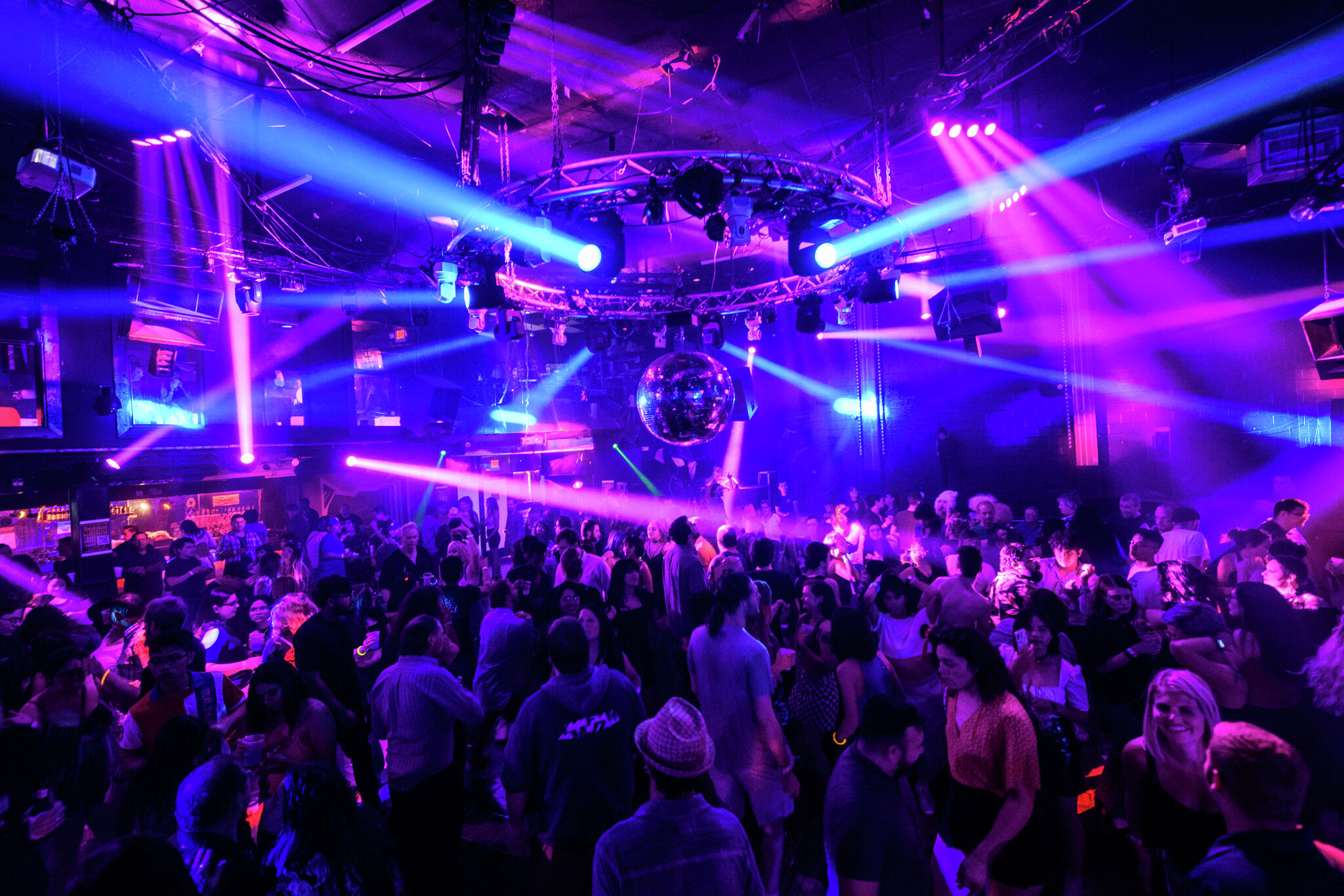 Houston leaders start crackdown on crimes at bars and clubs - Vimarsana News