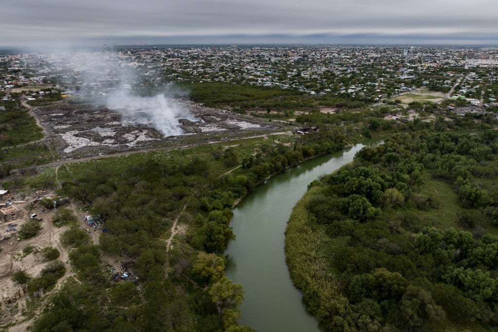 6 children illegally entering US rescued on sinking raft in Rio Grande