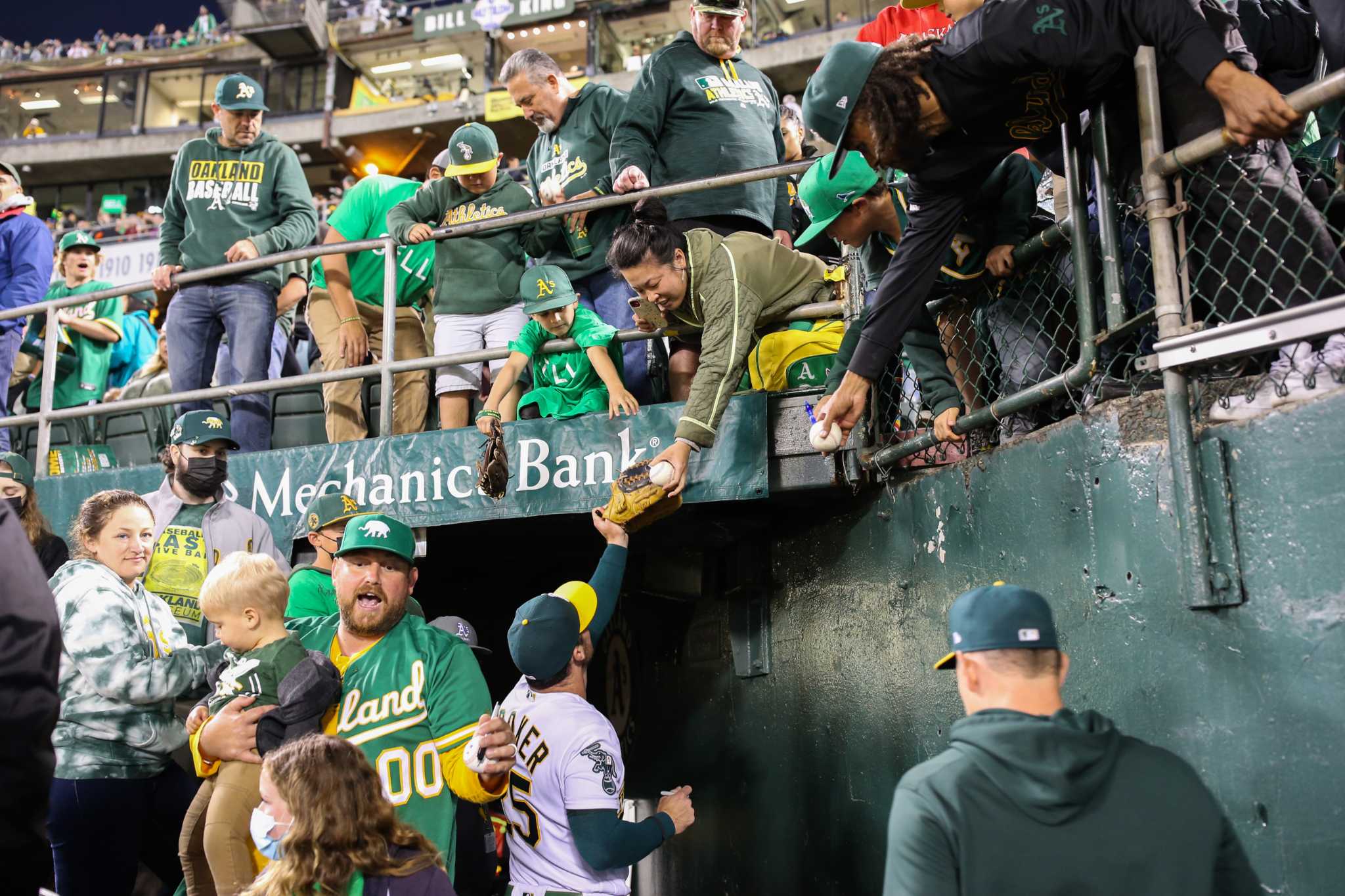 Oakland A's reverse boycott leads to wild Coliseum atmosphere