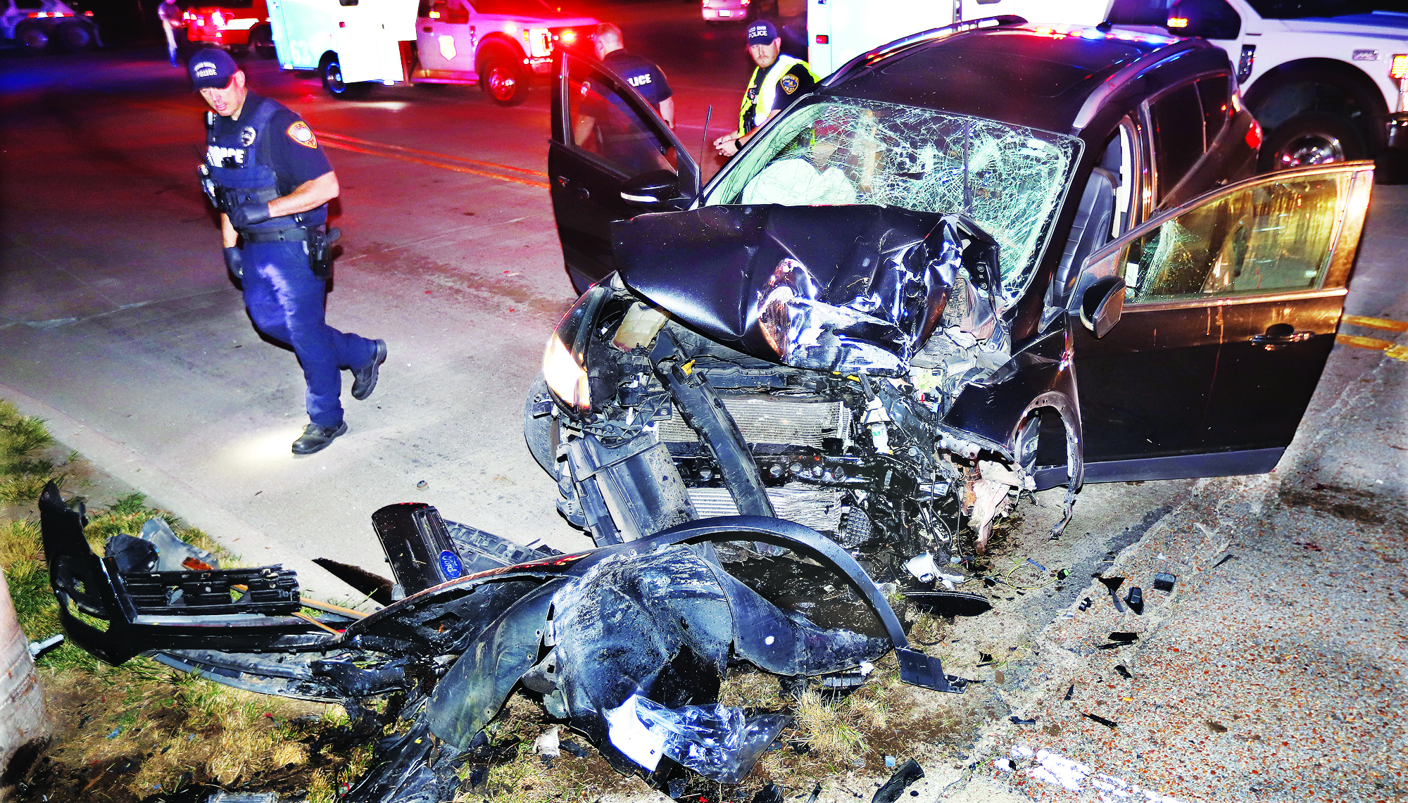 2 hurt in crash that prompted power outage in Wood River, East Alton - Vimarsana News