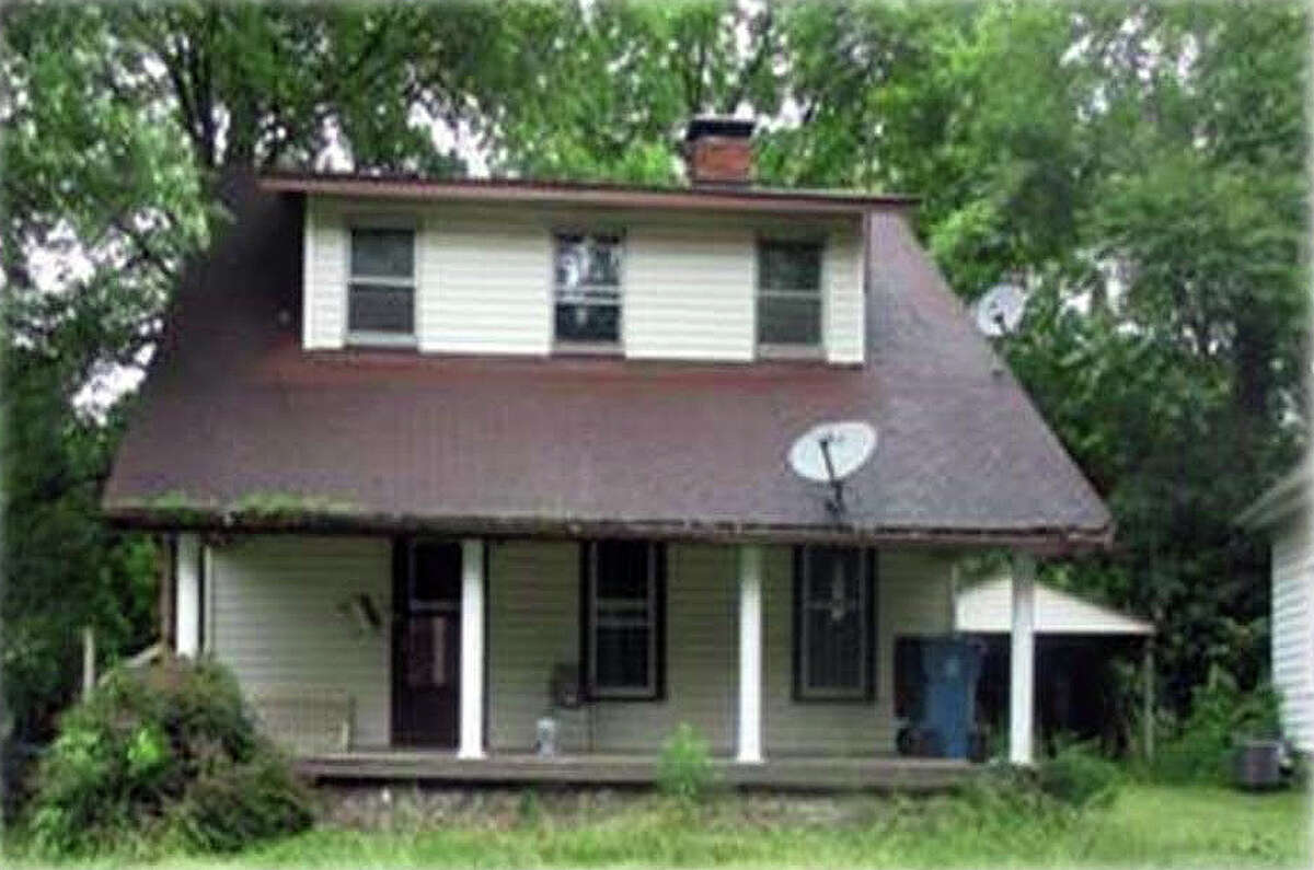 Breaker boxes in showers?! Edwardsville tackles property code issues