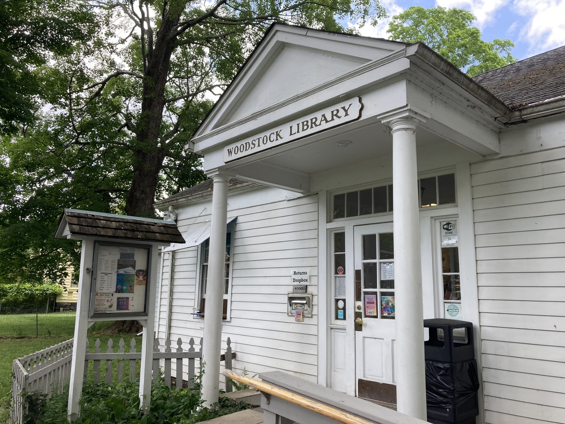 Neil Gaiman donates to Hudson Valley library, booktofilm adaptations
