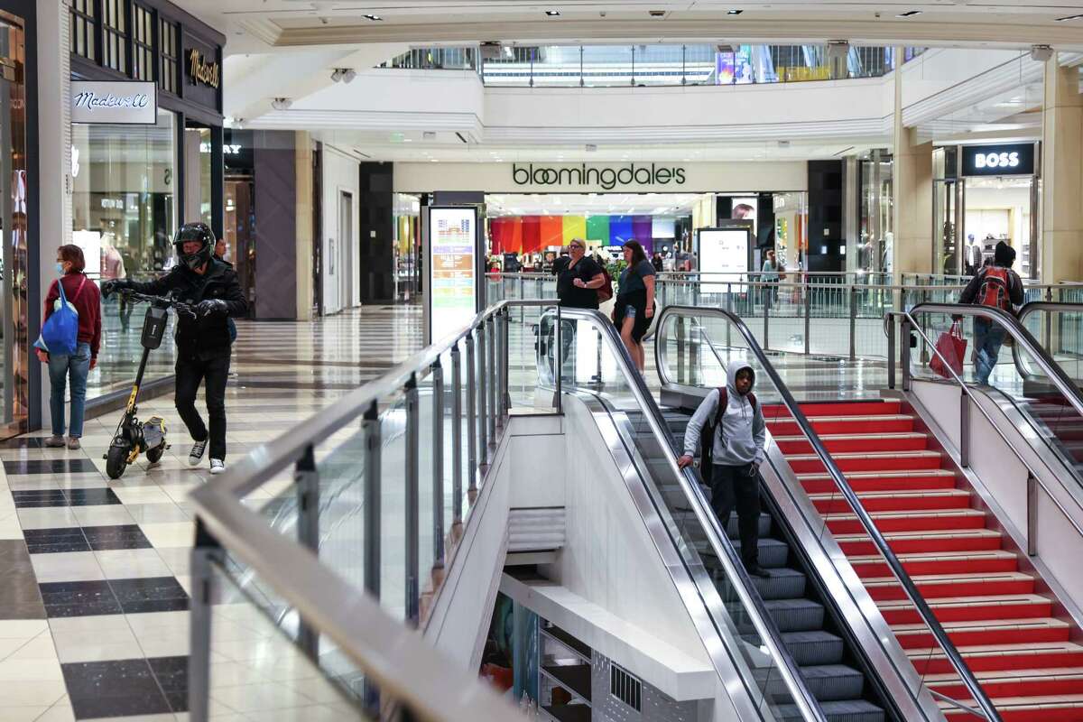 Malls Move Up the Metropolis 