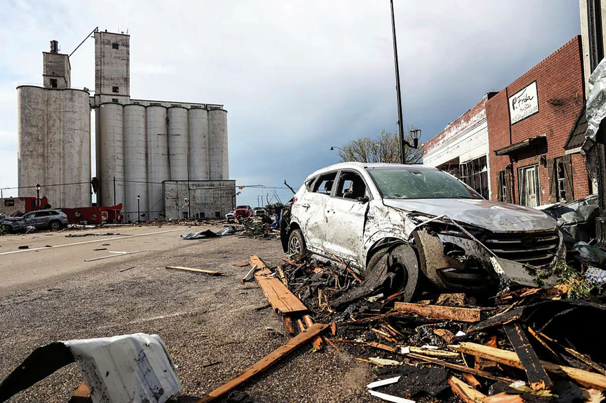 Tornado devastates Texas Panhandle town of Perryton, killing 3