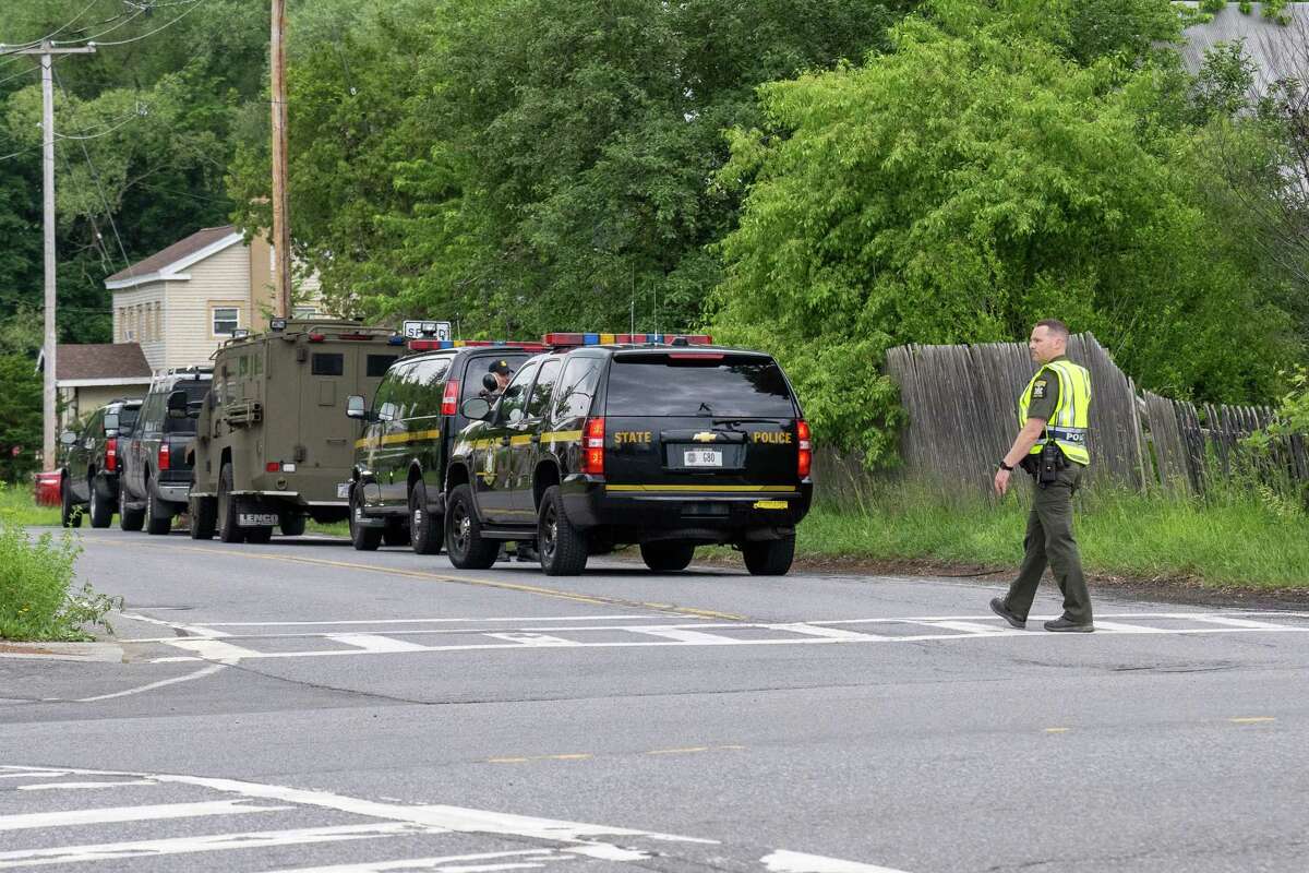 Police Trooper in I88 shooting out of hospital, gunman kills self