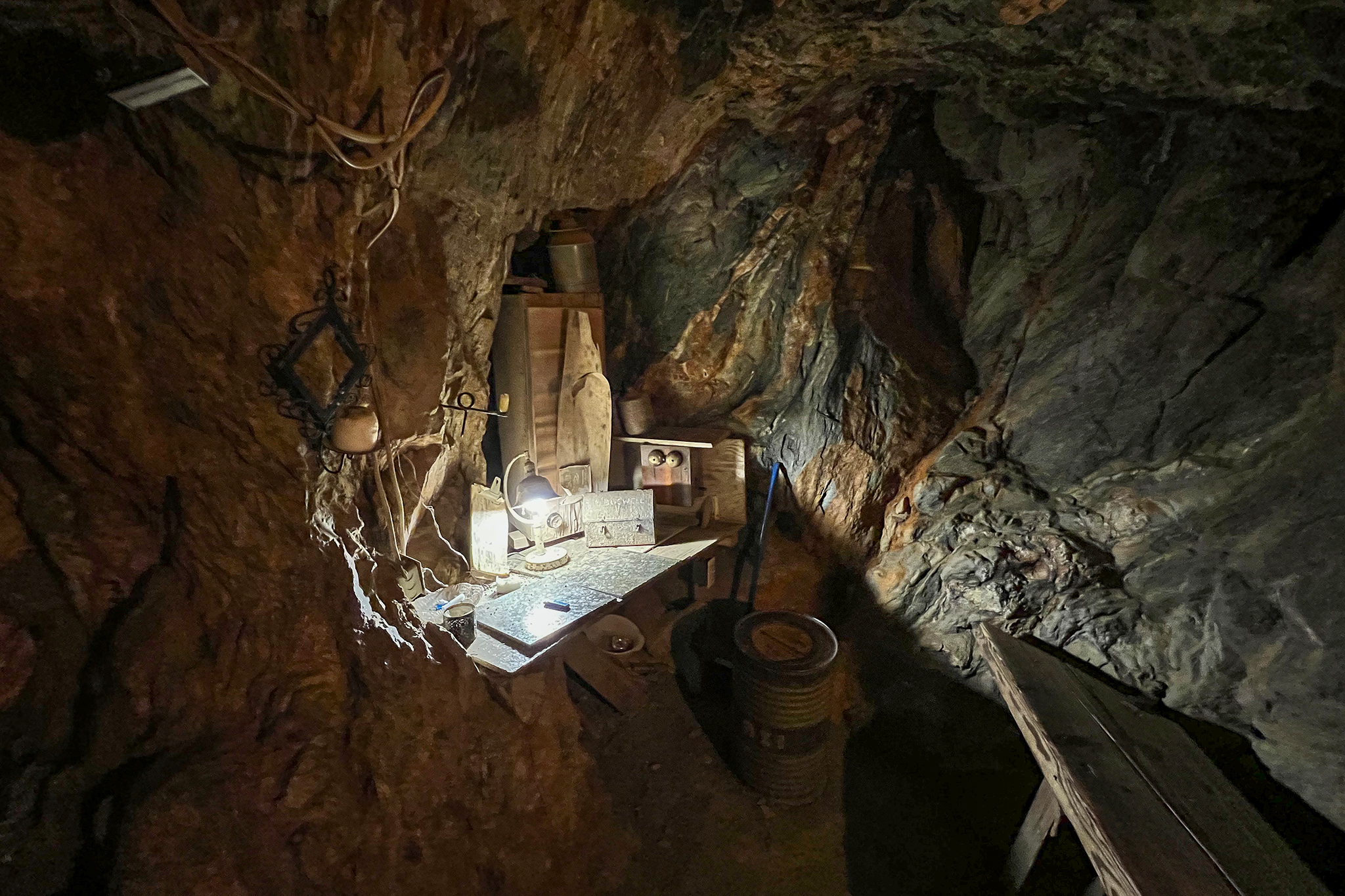 Gold Inside What Does The Inside Of A Gold Mine Look Like
