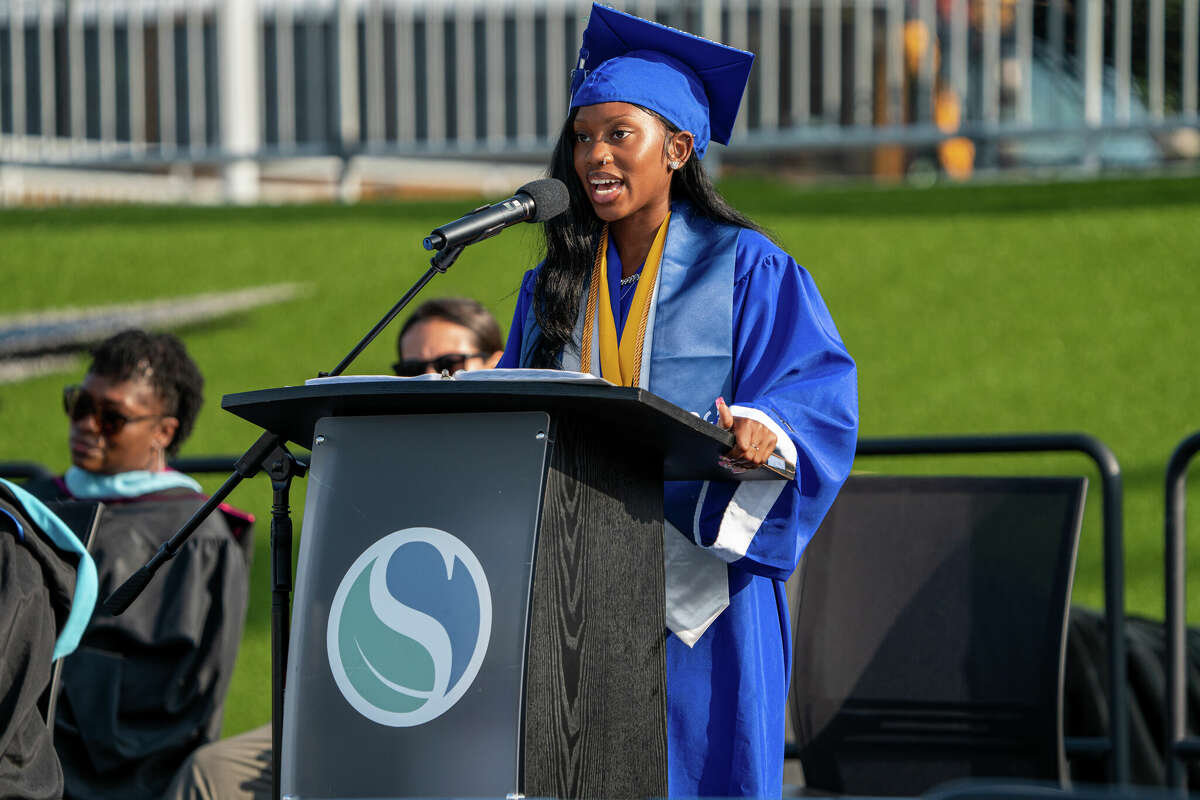 Houston Seniors Make History As First Black Women Valedictorian And ...