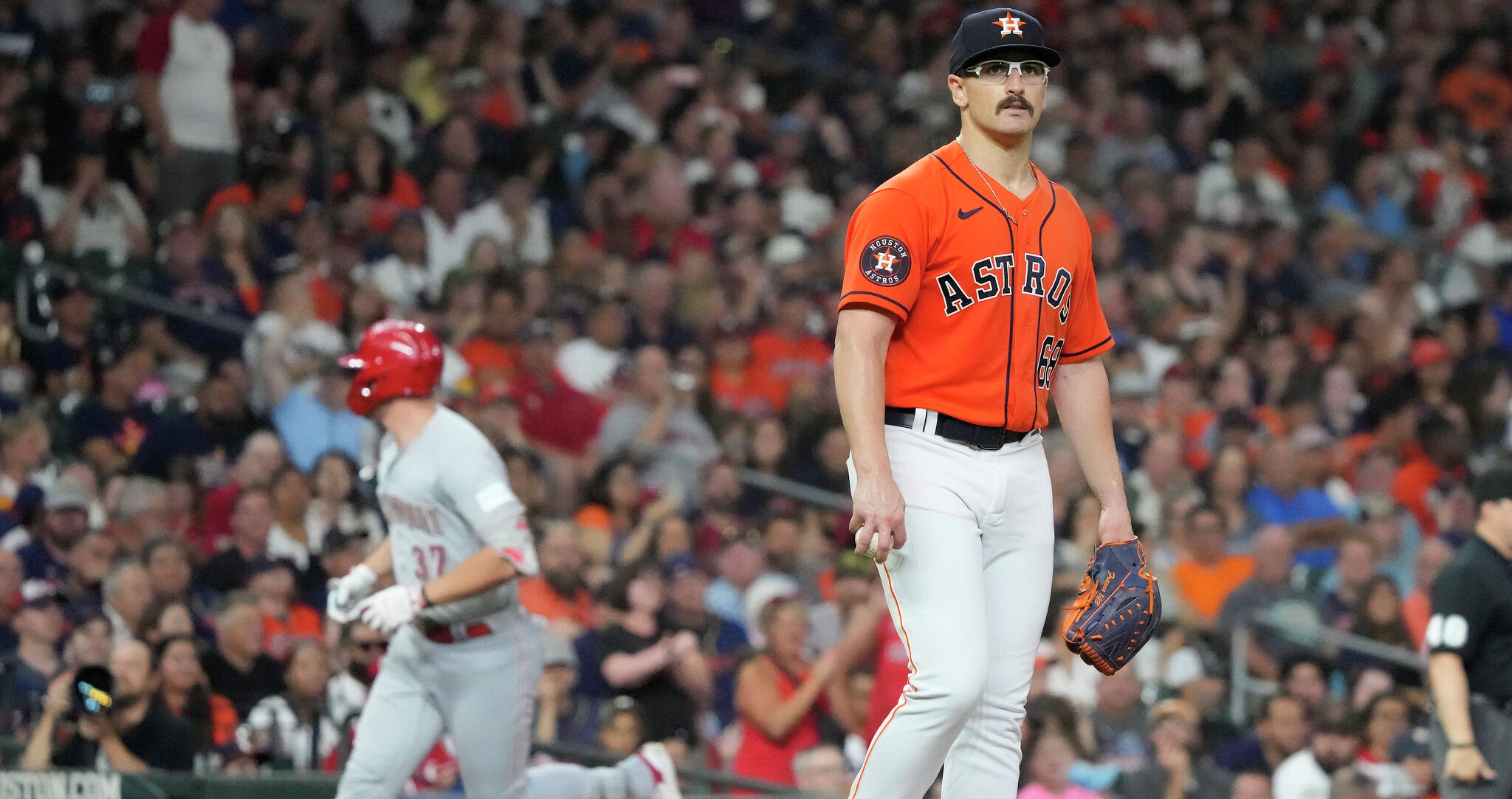 Alex Bregman Thinks He Broke His Finger Sliding Into Second in
