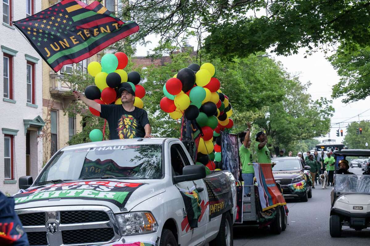 Photos parade in Albany