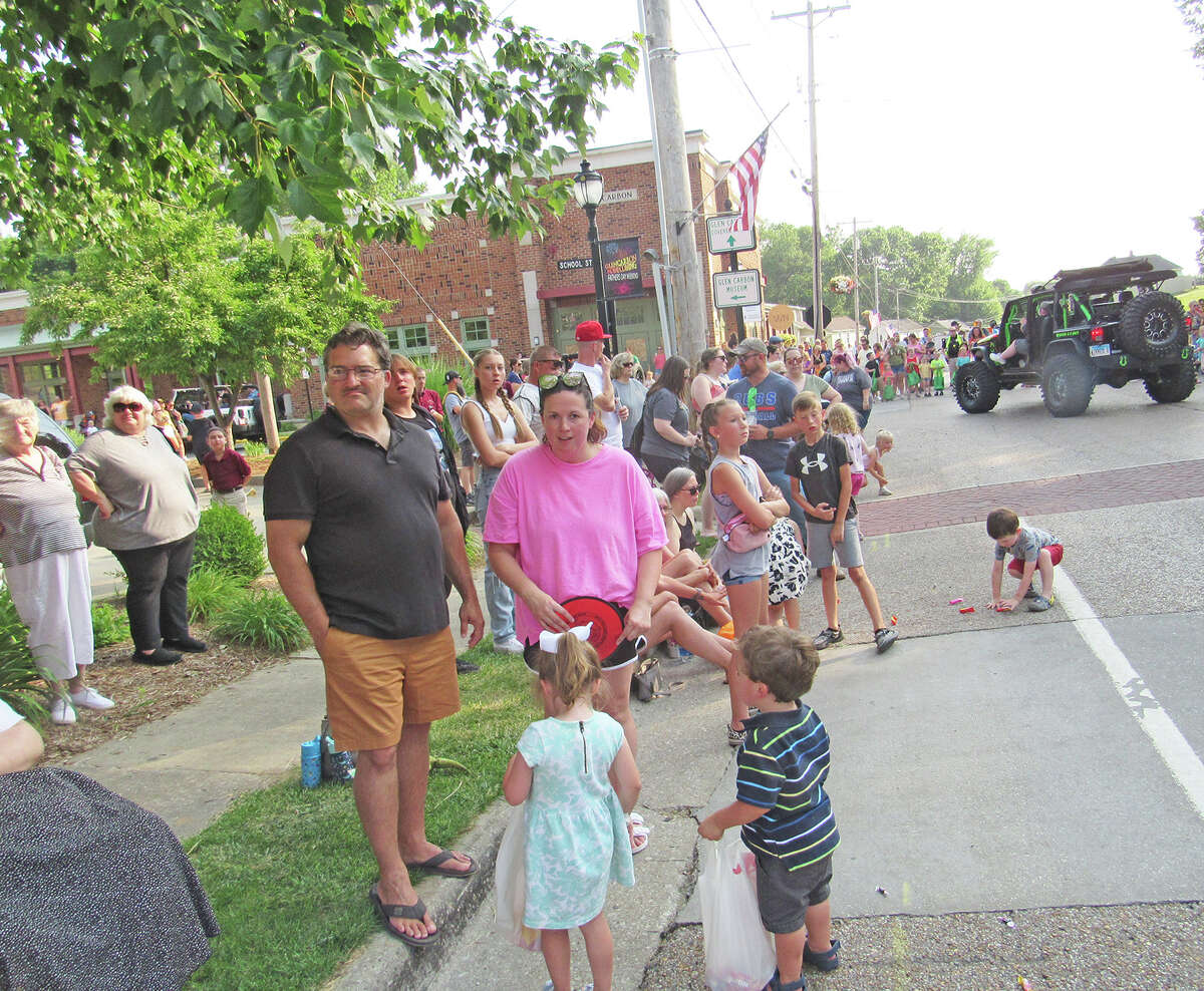 'No place like fills Main Street in Glen Carbon