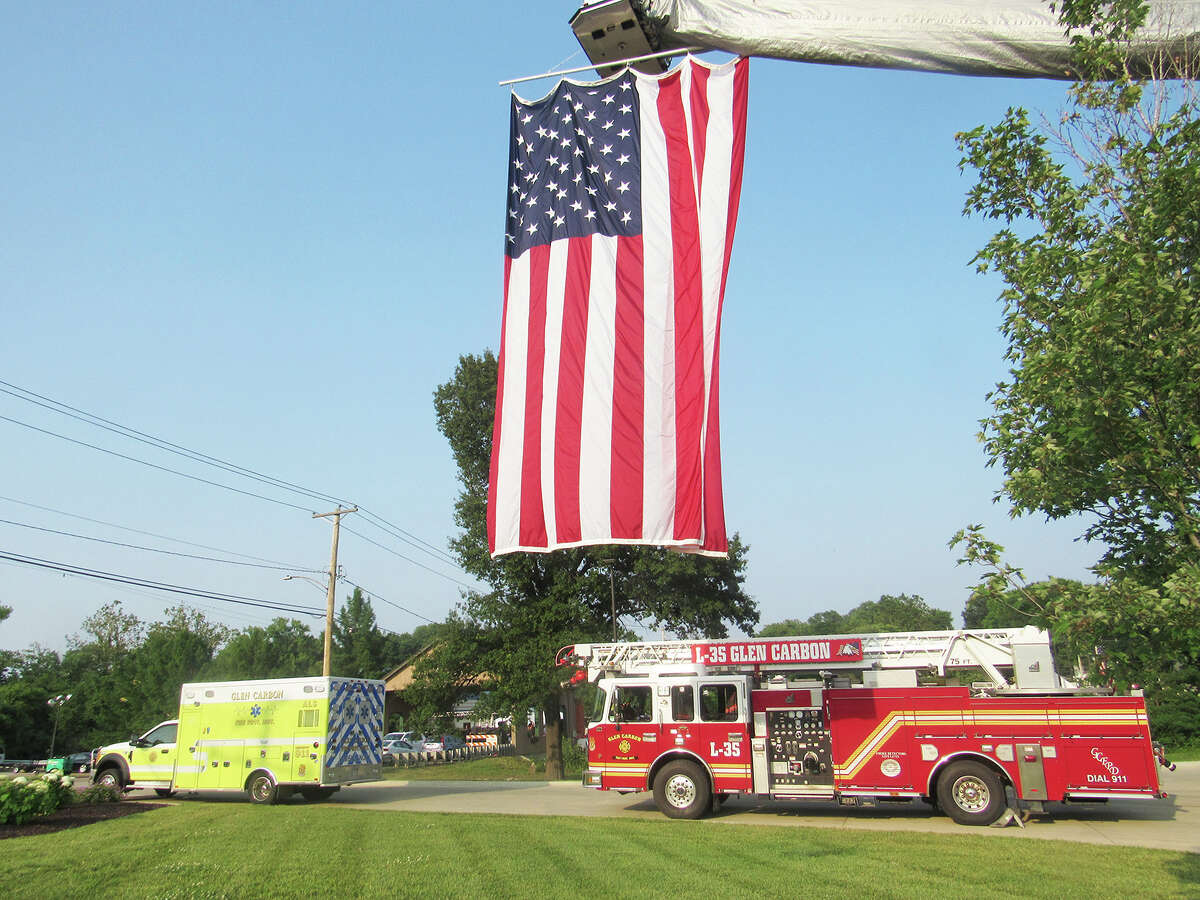 'No place like fills Main Street in Glen Carbon