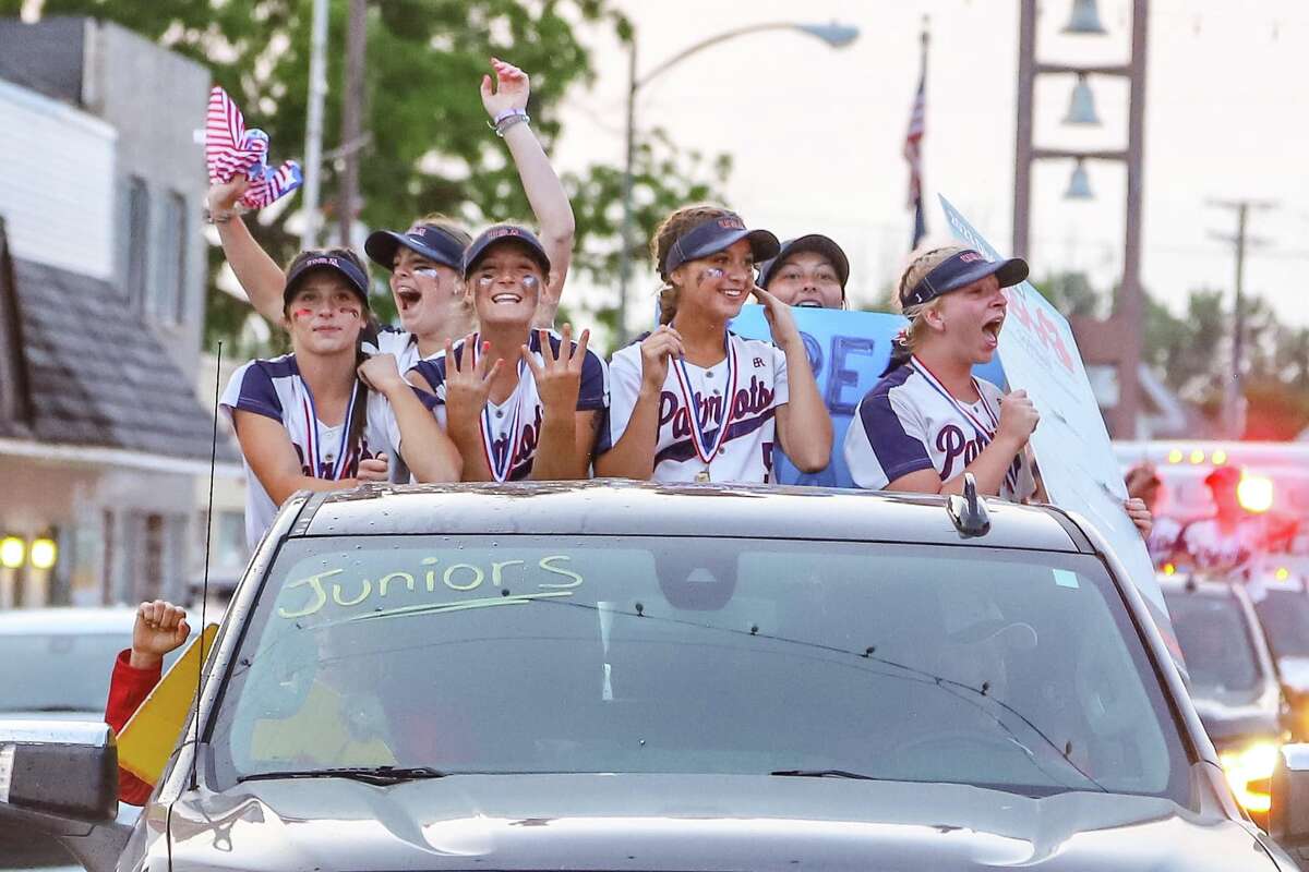 UnionvilleSebewaing Area softball celebrates with parade