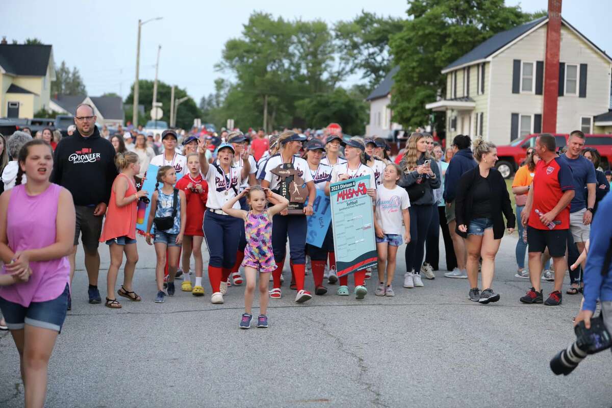 Unionville-Sebewaing Area softball celebrates with parade