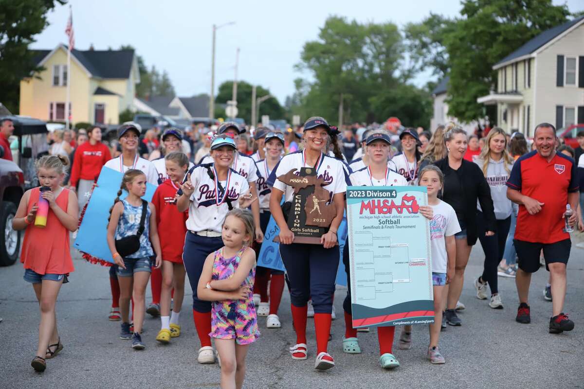 UnionvilleSebewaing Area softball celebrates with parade