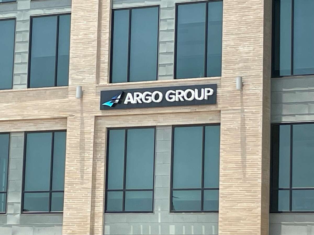 Insurer Exexecs, rival hatched scheme to steal 24 employees