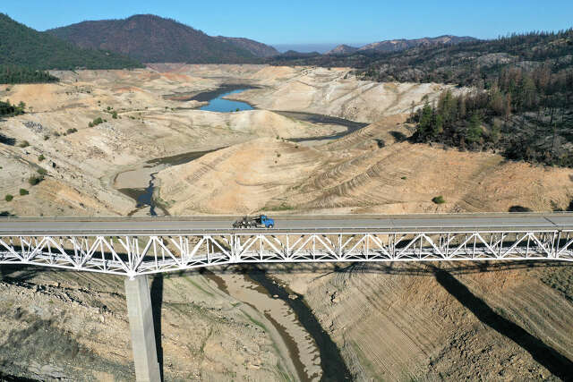 Extraordinary before-and-after photos show how full Lake Oroville is