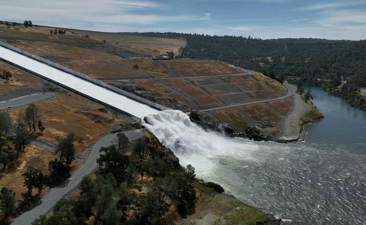 Extraordinary beforeandafter photos show how full Lake Oroville is