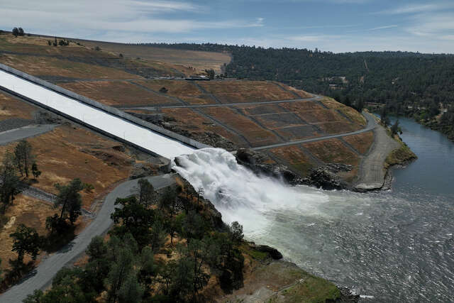 Extraordinary before-and-after photos show how full Lake Oroville is