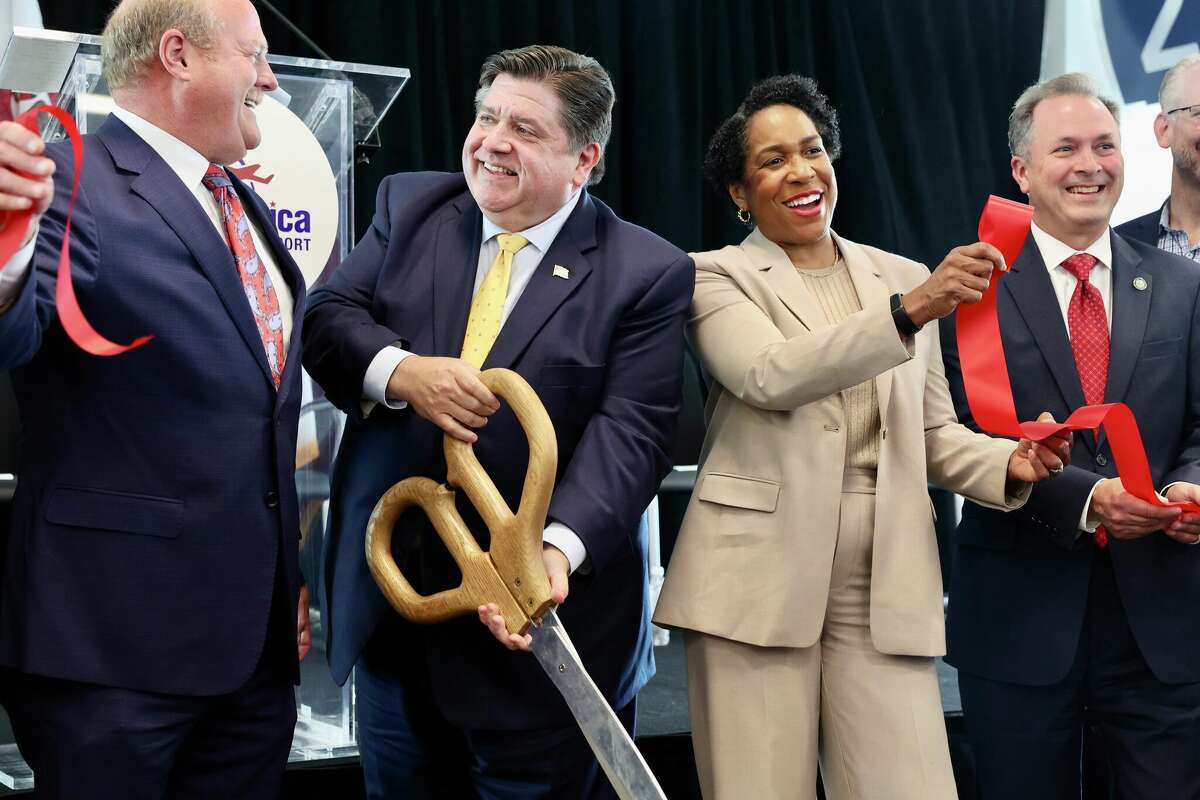 Pritzker helps welcome opening of new terminal at MidAmerica airport