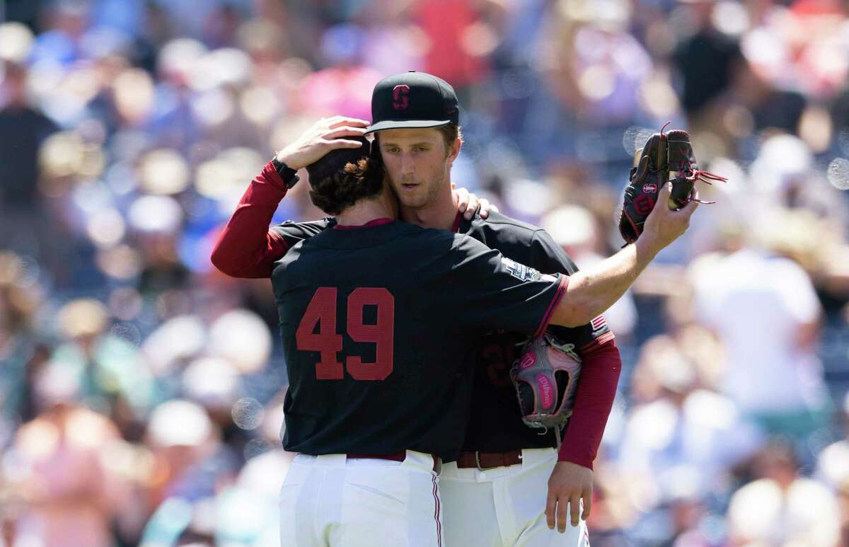 Auburn loses College World Series game vs. Arkansas, season ends