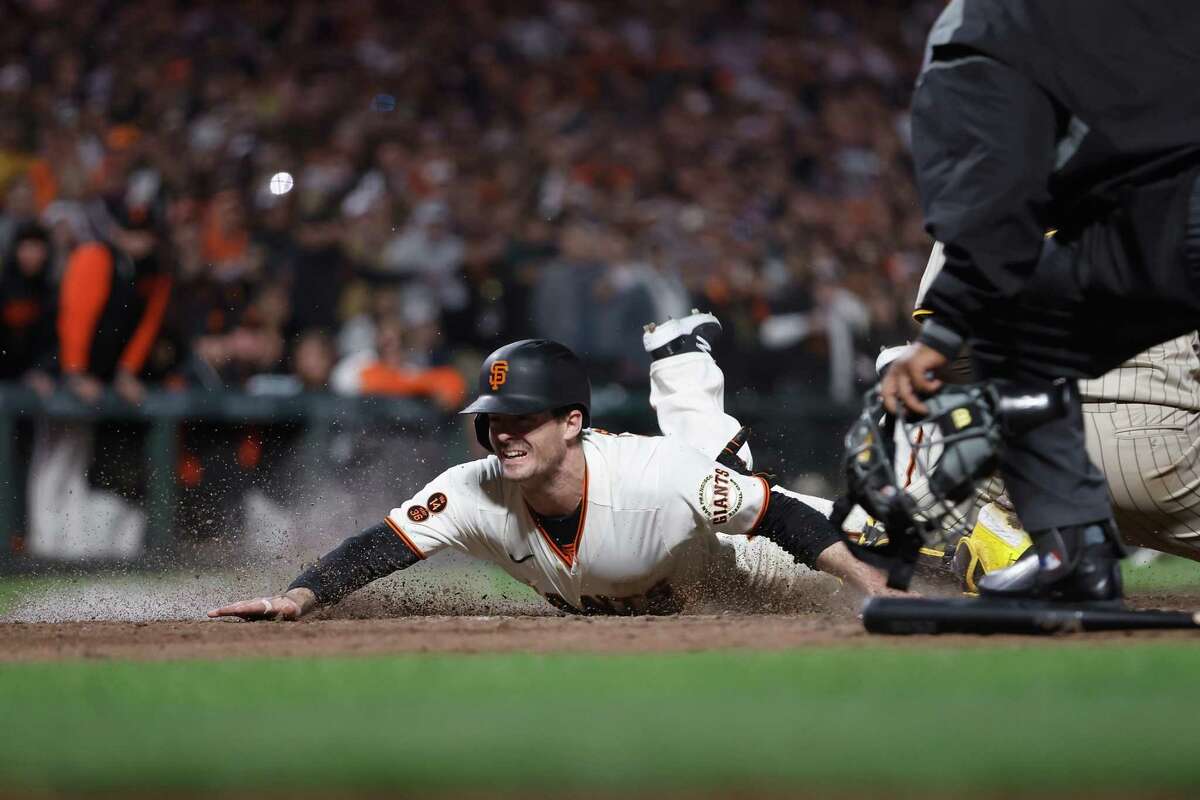 Yastrzemski homers and drives in 2 runs as the Giants beat the