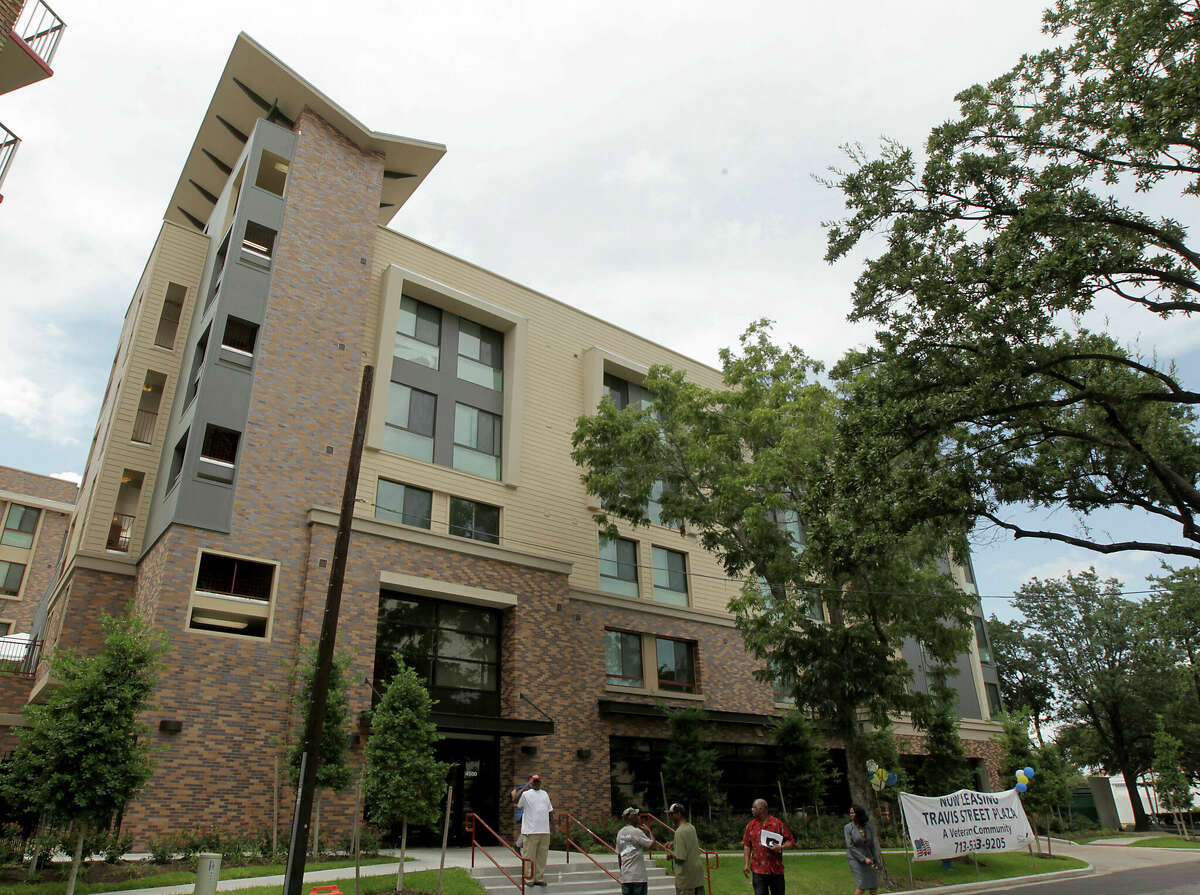 Formerly homeless veterans say apartments are miceinfested