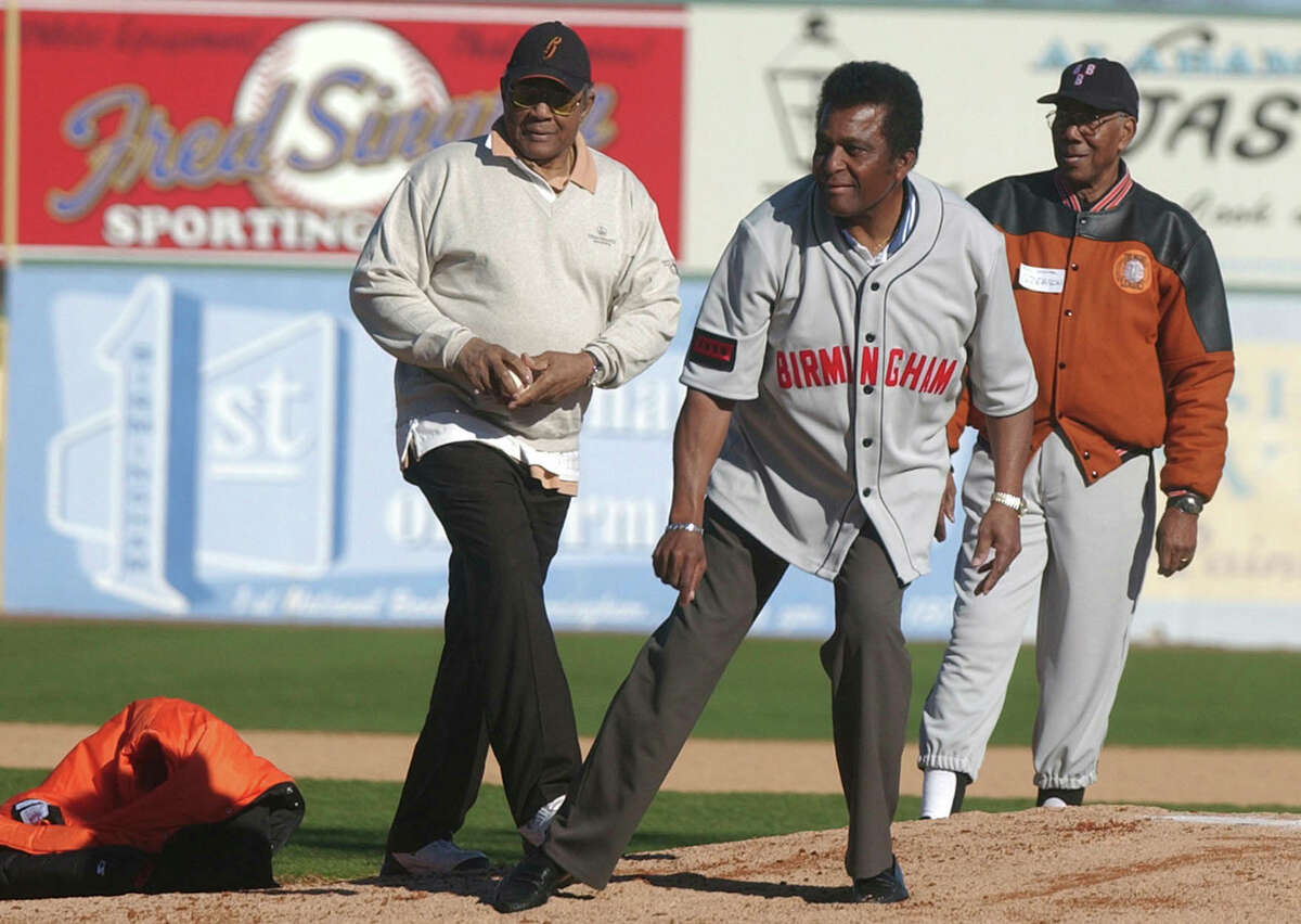 Cardinals to face Giants in Negro League tribute game next season