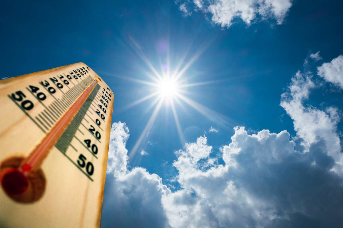 Thermometer Displaying High 40 Degree Hot Temperatures In Sun