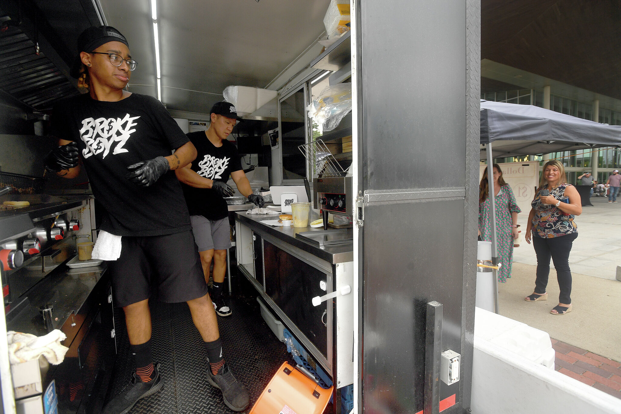 Broke Boyz food truck to make weekly stop at Lamar University