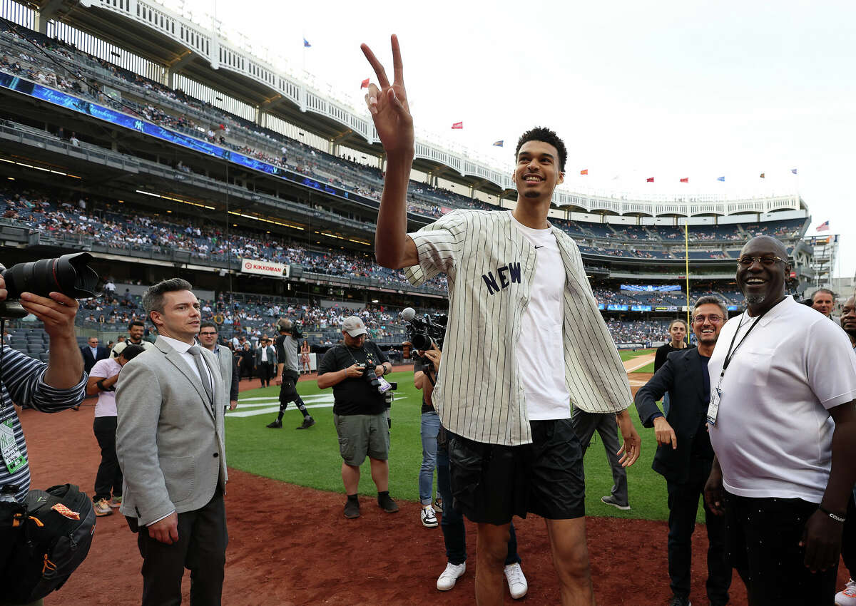 Victor Wembanyama throws out ceremonial first pitch at Yankee