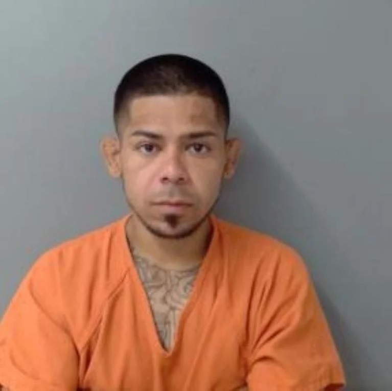 Man faces multiple charges after chase with Laredo police